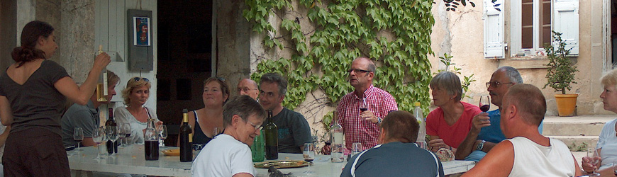 Accueil d'un groupe au domaine viticole du Pech d'André